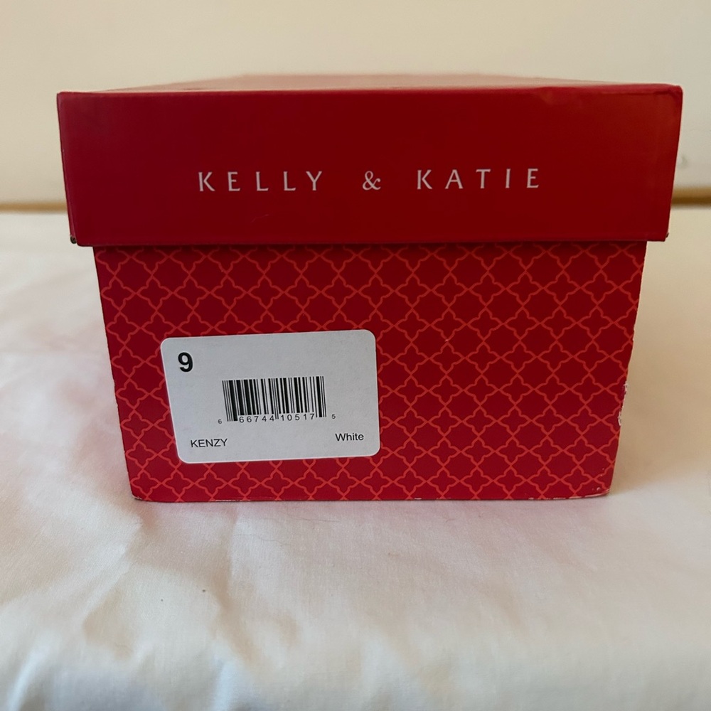 Katie & Kelly Kenzy White Sandals - Picture 4 of 5